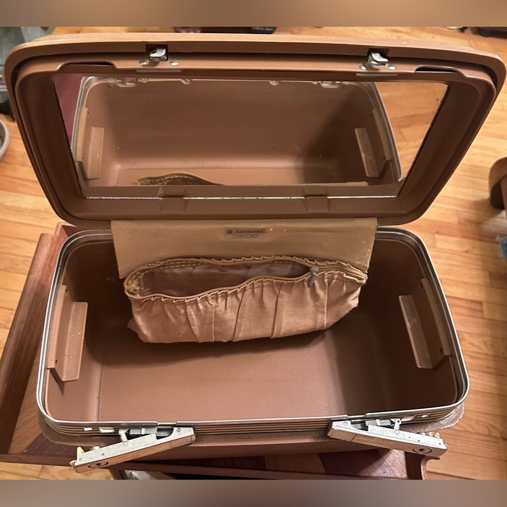 Vintage Samsonite Concord Tan Makeup Train Case With Mirror No Key 15”